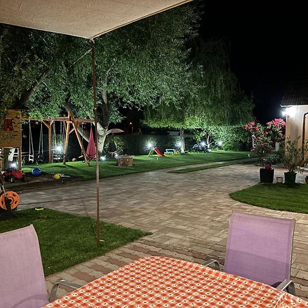 Linett Apartman Hajdúszoboszló Esterno foto