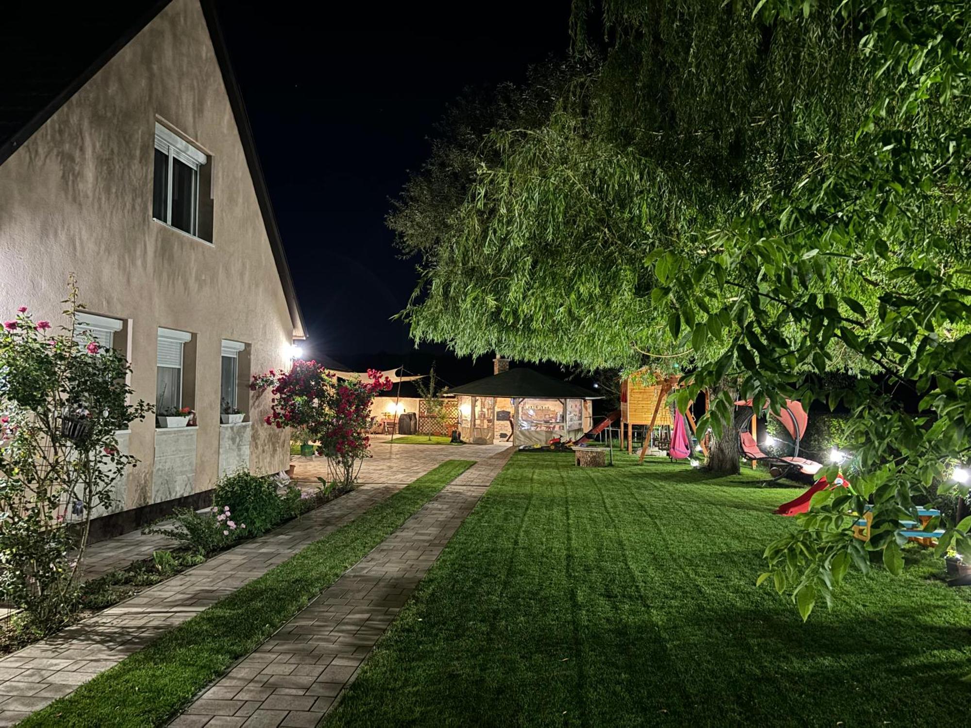 Linett Apartman Hajdúszoboszló Esterno foto